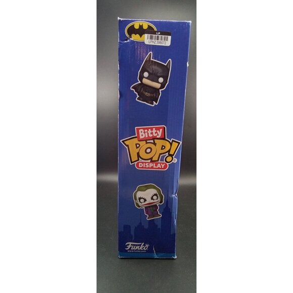 Funko Bitty Pop! Display Batman Bat-Signal Shelf W/ 2 Mini - Picture 4 of 6
